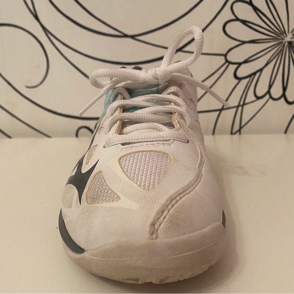 Mizuno volleyball shoes. Size US female 6.5. White/grey/blue - Picture 5 of 12